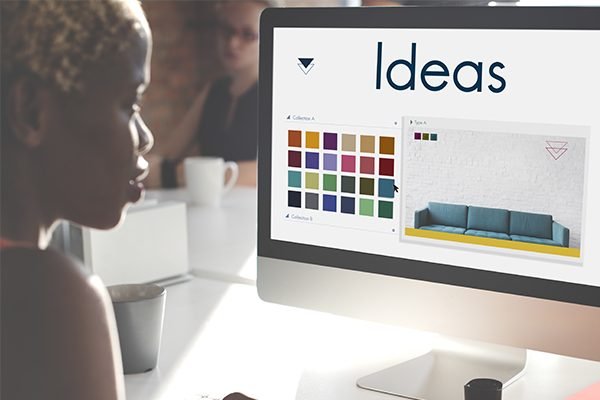 A female student using photoshop to create an ideas map for a project work